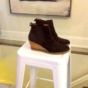 Donald J Pliner wedges
